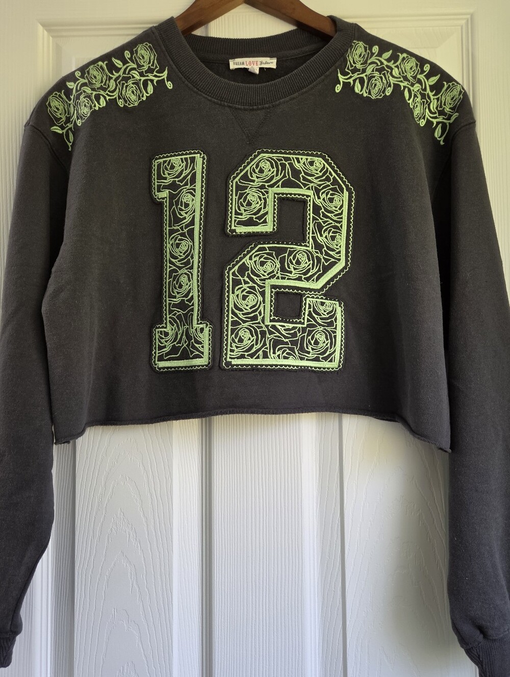 Dream Love Believe Embroidered Rose Varsity 12 Seahawks Cropped Sweatshirt Size
